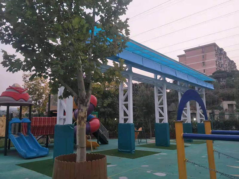 門頭溝幼兒園室外電動遮（zhē）陽（yáng）簾完工