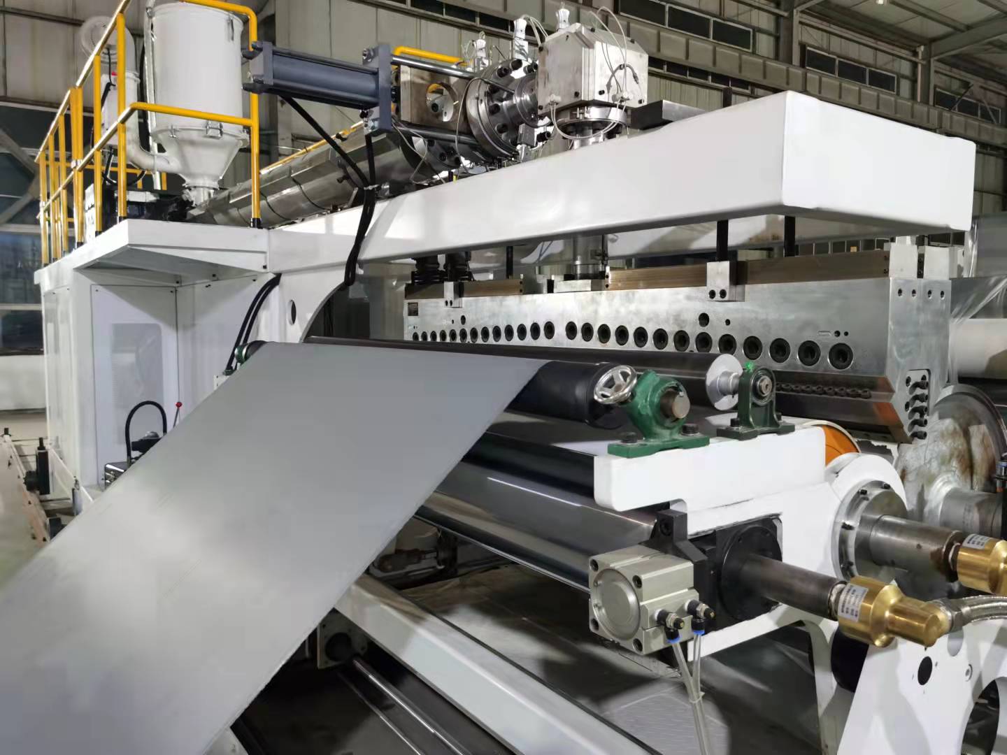 碳纖（xiān）維淋膜複合生產（chǎn）線